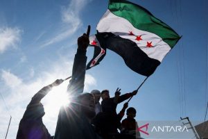 menimbulkan kontroversi

Kontroversi Muncul di Balik Simbol Bintang Ketiga di Bendera Terbaru Suriah