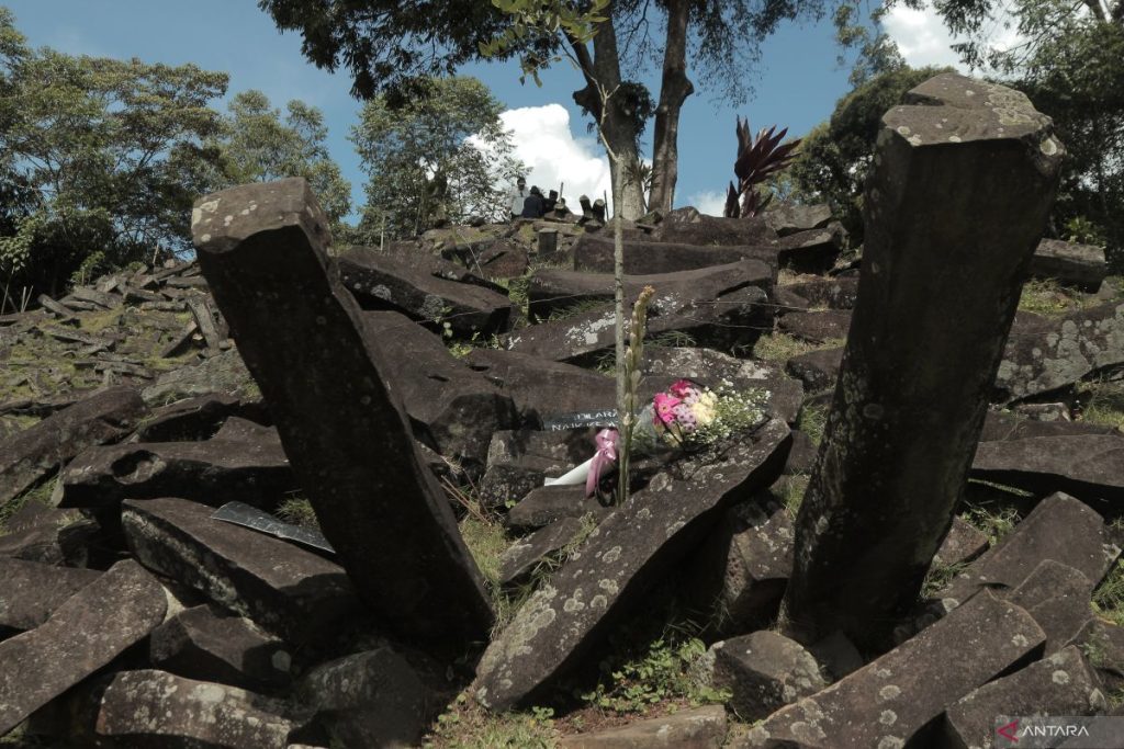 "Gunung Padang, Situs Punden Berundak Terbesar di Asia Tenggara Kini Menjadi Destinasi Wisata Terbaru yang Resmi Dibuka!"