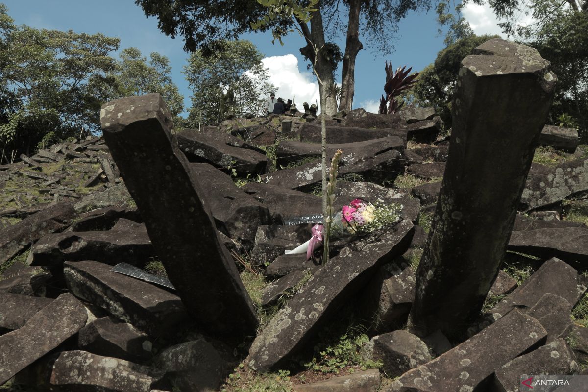 "Gunung Padang, Situs Punden Berundak Terbesar di Asia Tenggara Kini Menjadi Destinasi Wisata Terbaru yang Resmi Dibuka!"