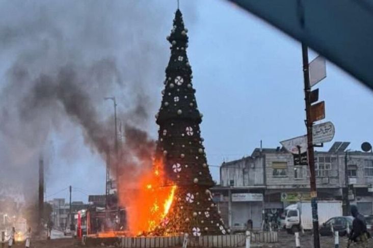 Unik! Warga Suriah Gelar Aksi Protes di Ibu Kota Menolak Pembakaran Pohon Natal
