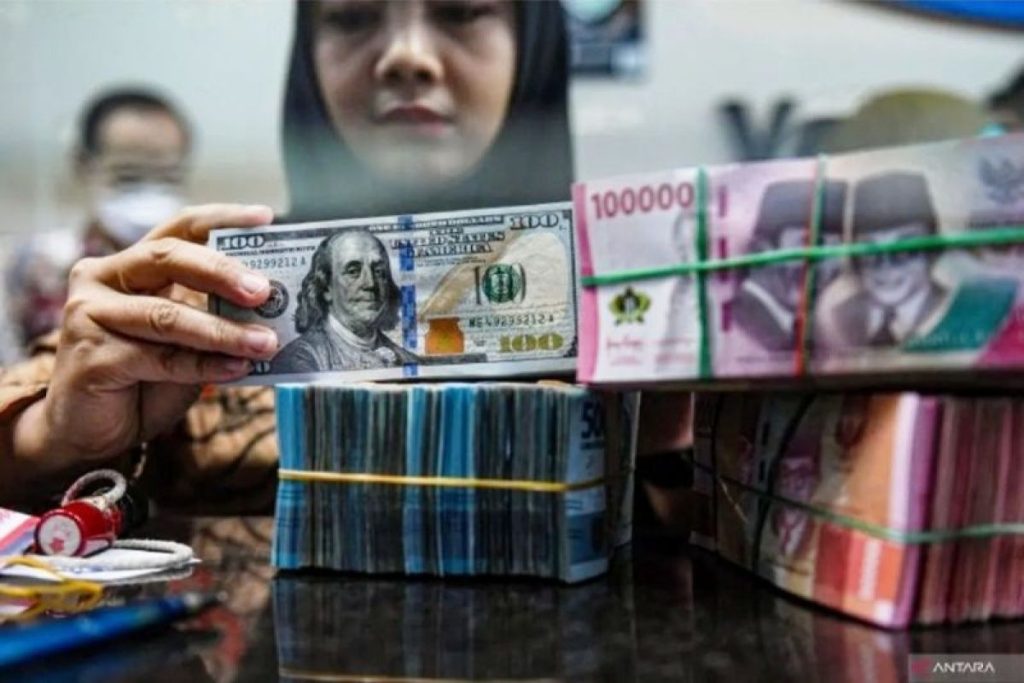 Rupiah Terpuruk di Hari Kamis saat APBN Mengalami Defisit