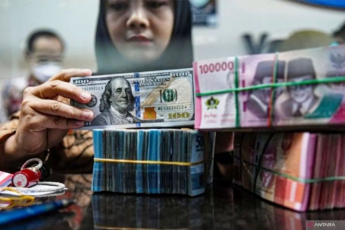 Bukan Lagi Hari Kamis, Rupiah Malah Terpuruk saat APBN Mengalami Defisit