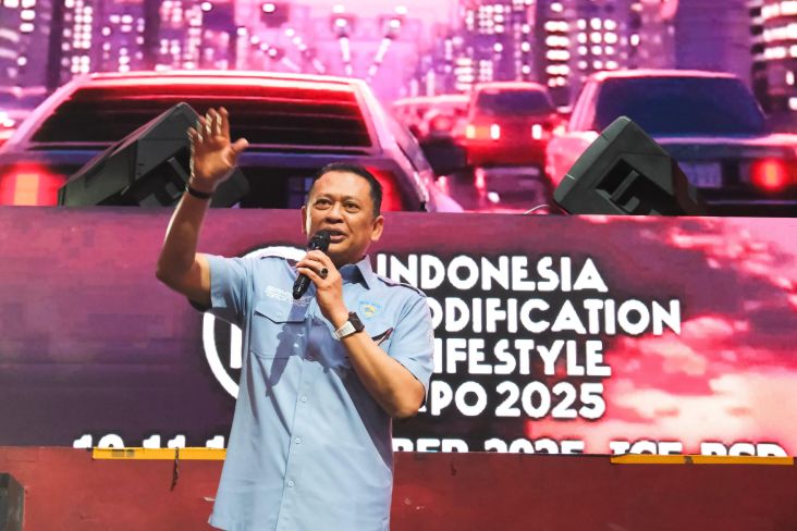 "Batik Hokokai Terbang Tinggi di Osaka Auto Messe, IMX 2025 Siapkan Perjalanan LBWK ke Tanah Air"