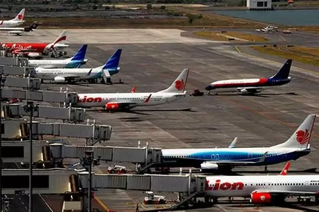 DPR Minta Tarif Tiket Pesawat Turun 15% Saat Mudik Lebaran 2025