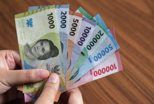 Rupiah Tetap Terpuruk, Mencapai Level Rp16.270 per Dolar AS di Hari Ini