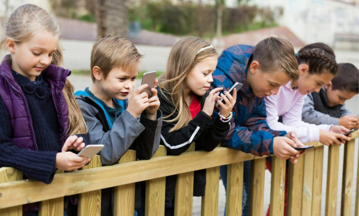 Menkominfo: Jangan Abaikan Keamanan Anak di Era Digital
Kominfo: Anak-Anak Harus Dilindungi di Era Digital, Jangan Sampai Terlupakan!