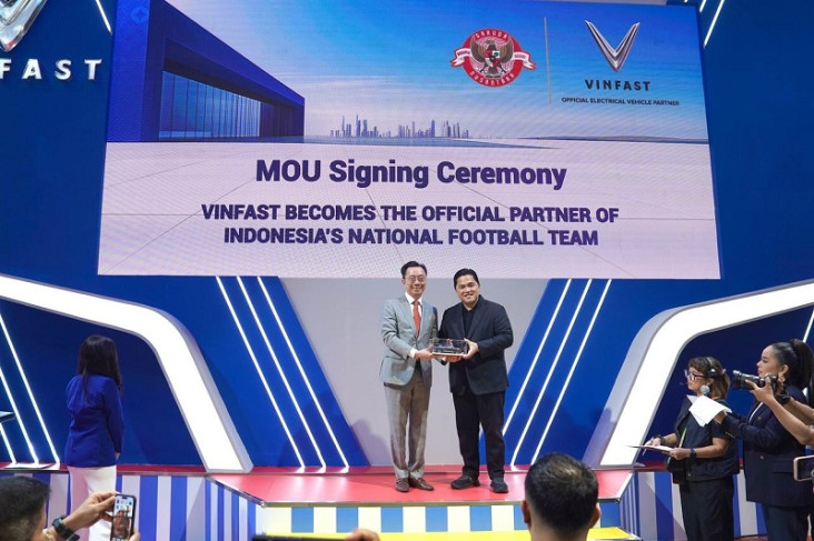 Timnas Indonesia Dapat Dukungan dari VinFast sebagai Mitra Resmi
VinFast, Perusahaan Mobil Asal Vietnam, Resmi Menjadi Mitra Timnas Indonesia di Piala AFF 2020