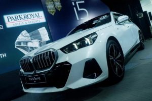 BMW Rilis Mobil Listrik Terbaru, Touring i5 dengan Harga Fantastis Rp2,2 Miliar