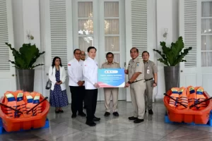 Chandra Asri Salurkan 20 Kapal Kerja untuk Mengatasi Banjir di Ibu Kota