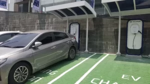 Pilihan Tempat Pengisian Baterai Mobil Listrik di Rest Area Tol, Semakin Mudah dan Ramah Lingkungan!
