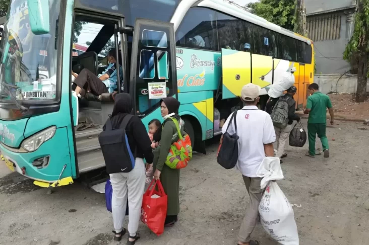 "Liburan ke Cirebon Lebih Terjangkau? Ini Dia Rincian Tarif dan Bus yang Perlu Disiapkan!"