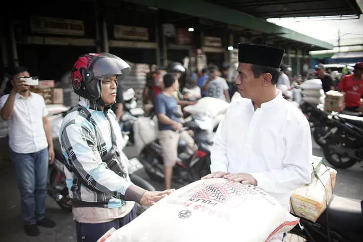 Menteri Pertanian Amran Kunjungi Pasar Cipinang, Pastikan Harga Pangan Tetap Terjangkau