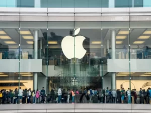 Penggemar iPhone Harus Merogoh Kocek Lebih Dalam, Tarif Trump Membuat Apple Store AS Penuh Sesak Oleh Pembeli yang Kewalahan!