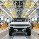 "Goldman Sachs: Tarif Trump Berpotensi Membuat Industri Otomotif AS Terpuruk"