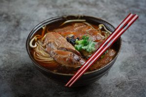 Jangan Terlalu Banyak Makan Ramen, Ini Dampaknya pada Kesehatan
