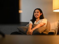 Orang yang Lebih Suka Berdiam di Rumah Tidak Membosankan, Ini 7 Sifatnya Menurut Psikologi