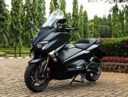 Mengapa Yamaha TMAX DX Disebut Premium? Ini Fakta Fitur dan Performanya