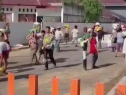 Warga Bencana Banjir Tapteng Kehabisan Makanan, Minimarket dan Gudang Bulog Diserbu