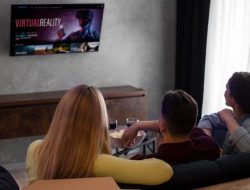 Orang yang Menonton TV dengan Subtitle Meski Paham Bahasa Memiliki 7 Sifat Ini, Kata Psikologi