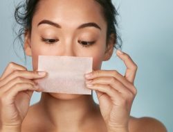 20 Cara Efektif Mengatasi Wajah Berminyak