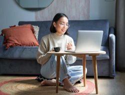 7 Kebiasaan Kerja Jarak Jauh yang Membuat Anda Lebih Produktif, Menurut Psikologi