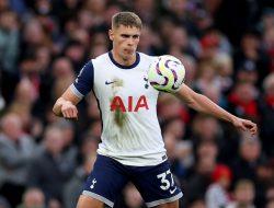Real Madrid Incar Micky van de Ven dalam Duel Transfer Rp1,5 Triliun