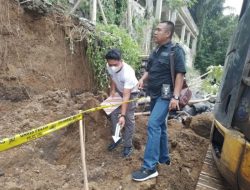 Tiga pekerja tertimbun saat bersihkan longsor, satu tewas