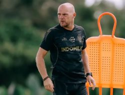 Johnny Jansen Buka Suara! Bali United Temukan Kelemahan Persebaya Surabaya