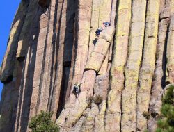 5 Fakta Menarik Devils Tower, Menara Batu yang Mirip Ciptaan Alien