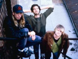 5 Lagu Rock Klasik dengan Misteri di Balik Liriknya