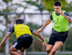 Hanya Kebobolan 18 Gol! Tavares Bawa Persebaya Masuk 5 Besar Bertahan Terbaik