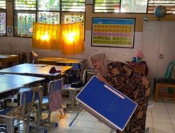 22 Siswa SDN Jelbuk Dicari Baju Usai Uang Rp75 Ribu Hilang