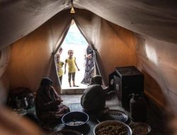 Sahur di Bawah Terpal, Ramadan dari Pengungsian
