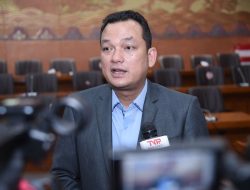 Bank Kembalikan Rp 28 M Dana Gereja, Martin Manurung Minta OJK Perkuat Sistem Dini