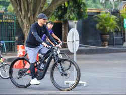 Gubernur Jateng Bersepeda ke Kantor, Harganya Ratusan Juta