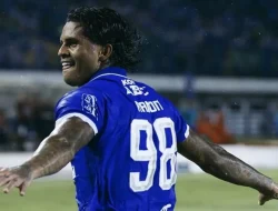 Main dengan 10 Pemain, Persib Bandung Menggila Kalahkan Bali United 3-2 di GBLA