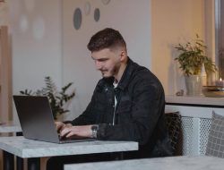 5 Tipe MBTI Pria yang Suka Bekerja Jarak Jauh, Produktif & Stabil