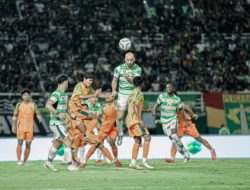 Misteri Dua Bintang Persebaya yang Menghilang di Line Up, Terungkap di Bangku Penonton
